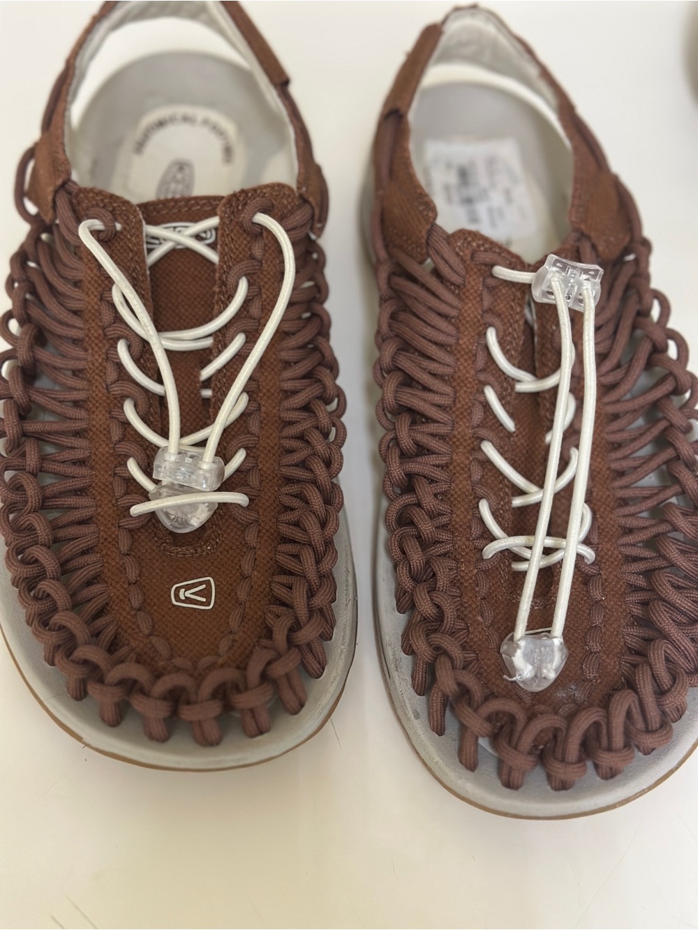 Keen Brown and Cream Woven Hanging Sandal Organizer - Picture 2 of 5